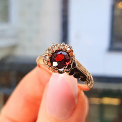 January birthstone garnet