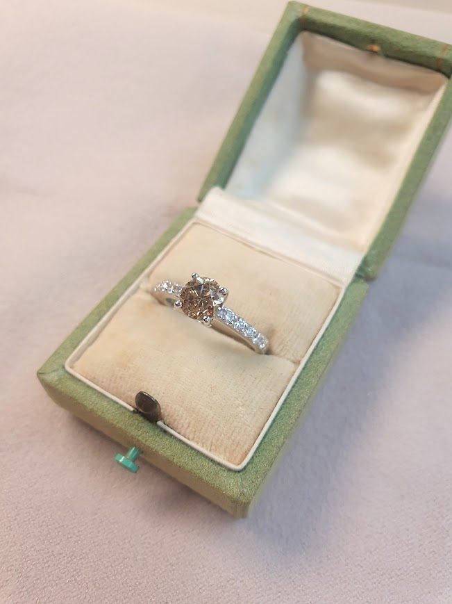 VINTAGE WHITE GOLD CINNAMON DIAMOND SOLITAIRE RING cavendish jewellers yrok